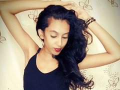 Indianmammi - female with black hair webcam at ImLive