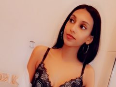 Indianmammi - female with black hair webcam at ImLive