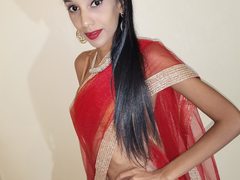 Indianmammi - female with black hair webcam at ImLive