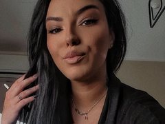 IzabelLecroix - female with black hair webcam at LiveJasmin