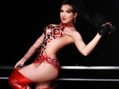 Isabella_Princess - shemale with black hair webcam at ImLive