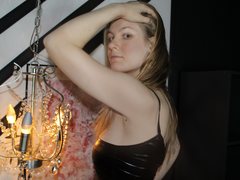 JadeTompson - blond female webcam at LiveJasmin