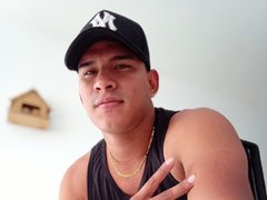 Jeicob_Latino - male webcam at ImLive