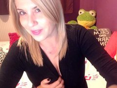 JustKarina - blond female with  big tits webcam at ImLive