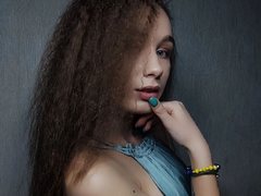 KarinaMendezzz - female with brown hair and  small tits webcam at ImLive