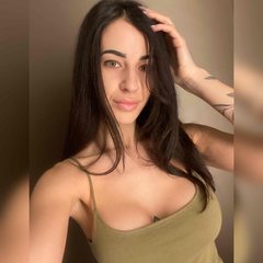 Karinabrunette - female with black hair and  small tits webcam at ImLive