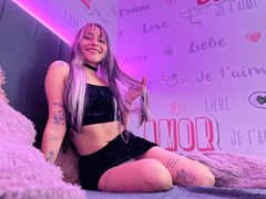 KathyJoyce - female with brown hair and  small tits webcam at ImLive