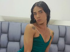 karlydyrtihot69 - shemale with black hair webcam at ImLive