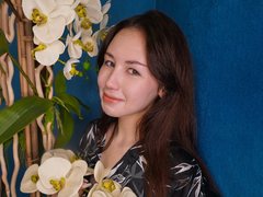 KimBatler - female with brown hair webcam at ImLive