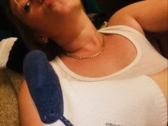 KinkyAnna - blond female with  big tits webcam at ImLive
