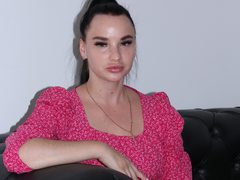 KiraWells - female with brown hair webcam at xLoveCam