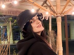 KiraGoddym - female with black hair webcam at ImLive