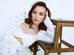 Kristiana - female with brown hair and  small tits webcam at ImLive