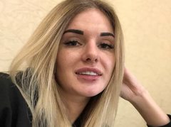 LadyLiaa - blond female webcam at ImLive