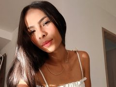 LaraPirce - female with black hair and  small tits webcam at xLoveCam