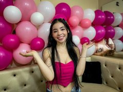 laurariveraa - female with black hair and  small tits webcam at ImLive