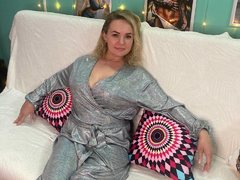 LaurelMills - blond female with  big tits webcam at LiveJasmin