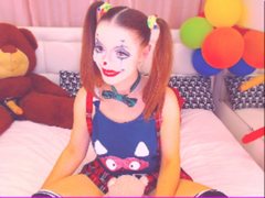 LexiKiss - female with brown hair webcam at ImLive