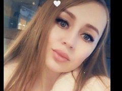 LightNatalie - female with brown hair and  small tits webcam at ImLive