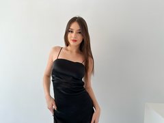 LinaWilson589 - female with brown hair and  small tits webcam at ImLive
