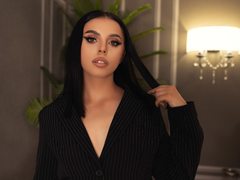 LisaJullise - female with black hair and  small tits webcam at ImLive