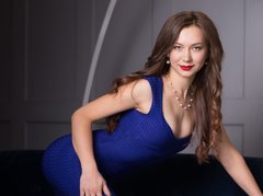 LizaSwan - female with brown hair webcam at LiveJasmin