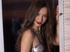 LizaSwan - female with brown hair webcam at LiveJasmin