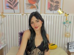 LarisaSweeter - female with black hair and  small tits webcam at LiveJasmin