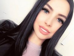 LollipopQ1 - female with black hair and  small tits webcam at ImLive