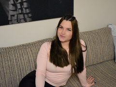 LouiseeBerry - female with brown hair webcam at LiveJasmin