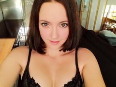 GeileSophia-hot - female with brown hair and  big tits webcam at xLoveCam