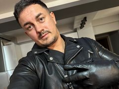 LucianoTop - male webcam at ImLive
