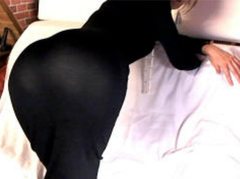 Lucienne - female with brown hair and  small tits webcam at ImLive