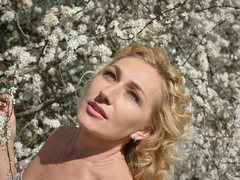 LuxuryBlond - blond female with  small tits webcam at ImLive