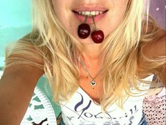 LuxuryBlond - blond female with  small tits webcam at ImLive