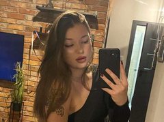 MariexStyle - female with brown hair webcam at ImLive