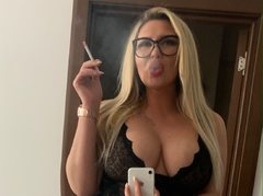 MarilynDoll - blond female with  big tits webcam at ImLive