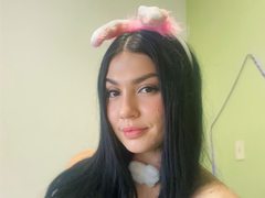 Melani_park - female with black hair and  small tits webcam at ImLive