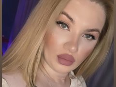 MelannieBrown - blond female with  big tits webcam at ImLive