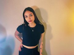 MelissaBarnes - female with brown hair webcam at xLoveCam