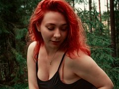 Melissiaa - female with brown hair and  big tits webcam at ImLive
