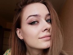 Mirimee_ - female with red hair webcam at ImLive