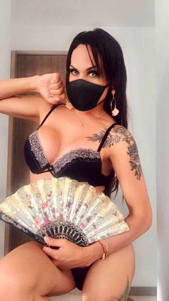 Rubysexytrans - shemale with brown hair and  small tits webcam at xLoveCam