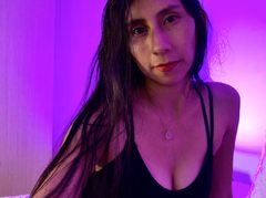 MoonLipson871 - female with brown hair and  small tits webcam at ImLive