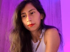 MoonLipson871 - female with brown hair and  small tits webcam at ImLive