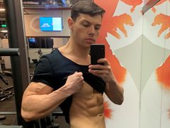 MuscleHunkBrad - male webcam at ImLive