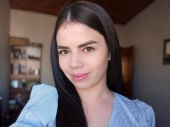 LowCarbon - female with black hair webcam at xLoveCam