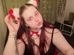 MyMelony - female with brown hair webcam at ImLive