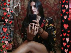 Naughtykitten86 - female with brown hair webcam at ImLive