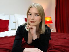 NicoleStayman - blond female webcam at LiveJasmin